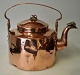 Copper kettle, 
19th century 
With handle, 
lid and spout. 
Stamped. Height 
with handle: 19 
cm.