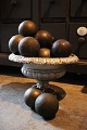 Decorative, 
really old 
French petanque 
balls with a 
super fine 
patina. 
Dia: 10cm. (14 
pieces ...