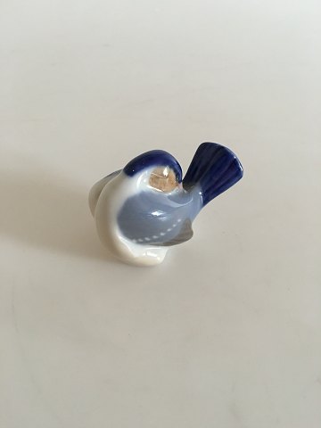 Royal Copenhagen Small Figurine of Bird No 1041.