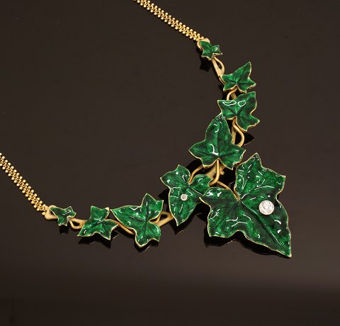 Necklace, 14ct gold
with two brilliants, stamped