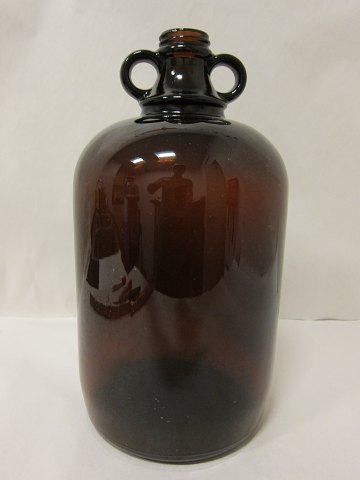 Glass bottle with 2 ears, brown
H: 32cm