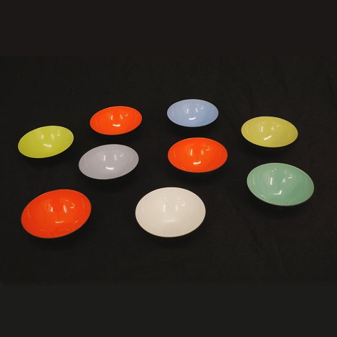 Set of nine small Krenit bowls. D: 8,5cm