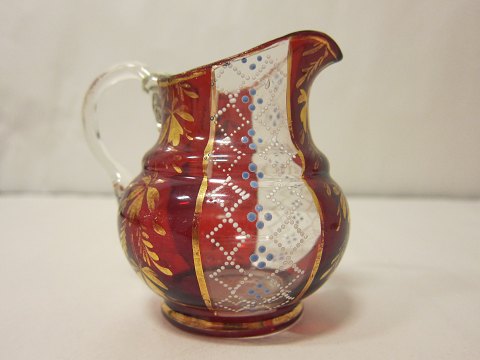 Jug / Cream jug
A red-and-white antique cream jug made of glass with a beautiful enamel 
painting as decoration
H: 9cm
About 1890
We have a large choice of antique glass
Please contact us for further information