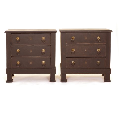 A pair of late 19th century black chest of 
drawers. Sweden circa 1880. H: 84cm. Top: 38x78cm