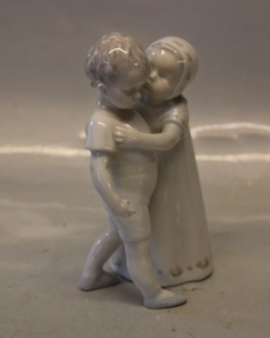 B&G Figurine B&G 1614 Children kissing. Love refused 17 cm (RC #406) IPI White 
Art Nouveau version