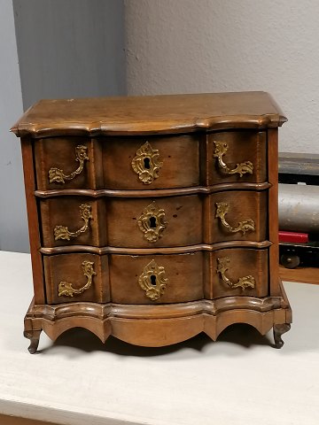Miniature oak chest of drawers