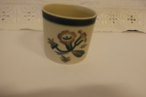 Cup from Aluminia/RC Royal Copenhagen
Porcelain with a dim glaze
Stamped with Aluminia and the RC
