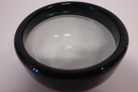 Bowl from Holmegaard/ Fyns Glasværk, Denmark
The rare colour black with opal white hvidt glass inside
Produced: 1971 - 1973 (perhaps 1976)
Design: Michael Bang