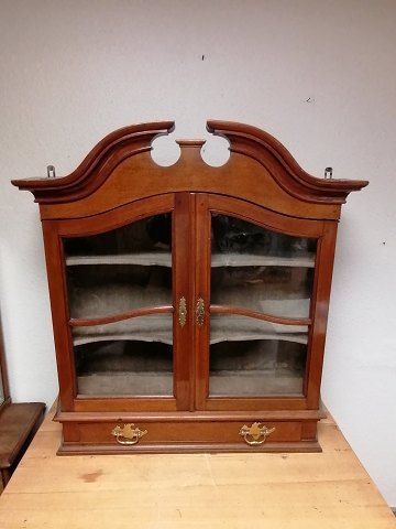 Danish 19th century display cabinet made of 
mahogany