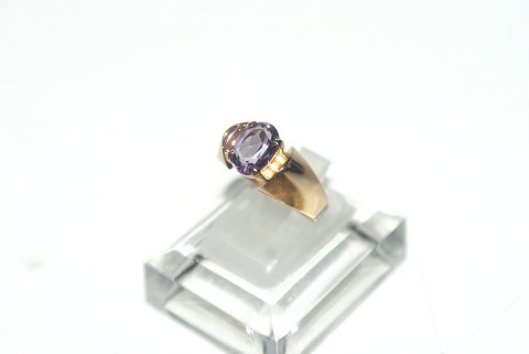 Gold Ladies ring with purple stone in 14 carat gold
Size 56