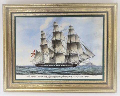Bing & Grøndahl. Porcelæn. Danske skibsportrætter. Billed af Fregatten 
"Frederick den Siette". Mål : Bredde 38* 30 cm. Der er produceret 3500, og denne 
er no. 97.