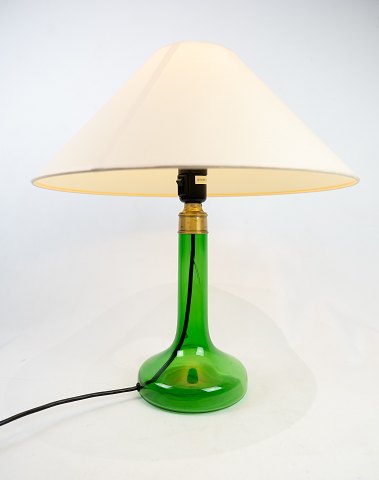 Table lamp of green glass by Holmegaard from the 1960s.
5000m2 showroom.