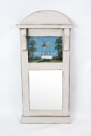 Lille gråmalet spejl i gustaviansk stil fra 1810.
5000m2 udstilling.
