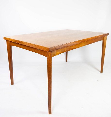 Spisebord med udtræk i teak af dansk design fra 1960erne.
5000m2 udstilling.