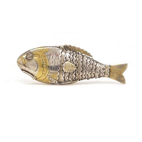 A Danish partly gilt rare silver fish vinaigrette. 
Laurids Møller, Aalborg, 1773-1811. L: 8,5cm