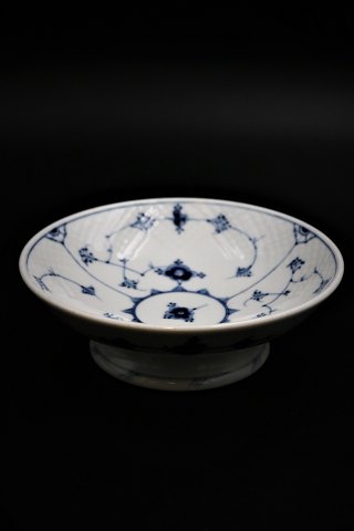 Bing & Grondahl Blue Painted / Blue Fluted small cake bowl on foot. 
H:5cm. Dia.:15,5cm.
B&G# 1062.