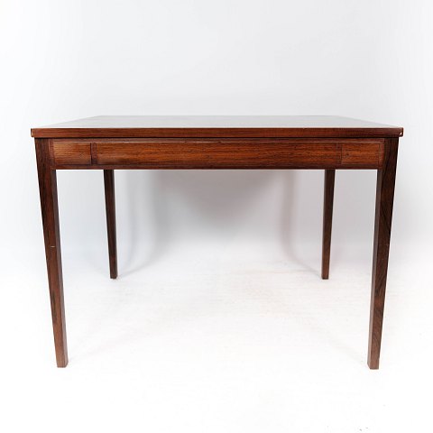 Side table in rosewood of Danish design from the 1960s.
5000m2 showroom.
