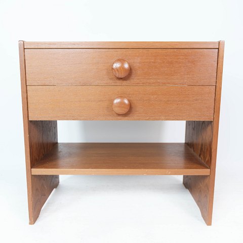 Bedside table with drawers in teak of Danish design manufactured by PBJ 
Furniture in the 1960s.
5000m2 showroom.