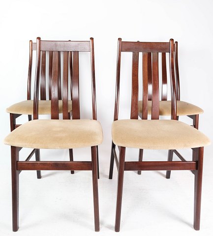 Set of four dining room chairs of mahogany and upholstered with light fabric, of 
Danish design manufactured by Farstrup Furniture in the 1960s.
5000m2 showroom.