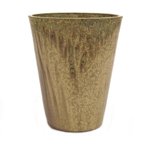 Large Arne Bang stoneware vase. Signed Arne Bang. 
H: 18cm. D: 15cm