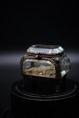 Old French jewelry box in bronze and faceted glass, silk pillow and a nice old 
patina. H:65,cm. L&W: 7,5x5,5cm.