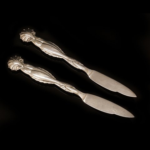 Georg Jensen sterlingsilver cutlery No 55. Two 
fish knifes. 1933-44. L: 21cm
