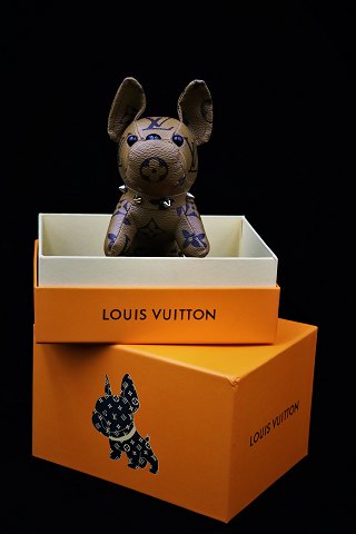 Original Louis Vuitton accessories, bag pendant in the shape of a small dog with 
Monogram Reverse Canvas. ...