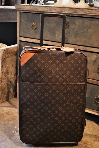 Louis Vuitton travel Trolley in Monogram Macassar Canvas 
in really nice condition...
