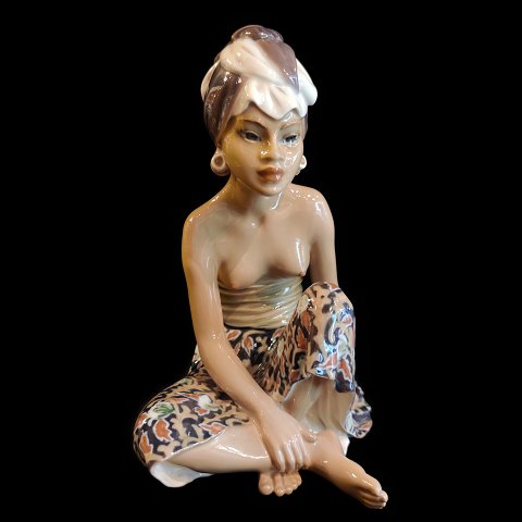 Dahl Jensen; Porcelain figurine of "The girl from Bali" #1136