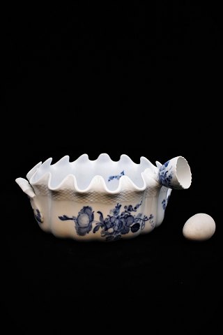 Royal Copenhagen Blue Flower Curved egg bowl with space for a total of 16 egg 
cups....
10/1569.