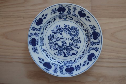 A plate with decorated with the blue "zwiebelmuster"
About end of the 1800-years