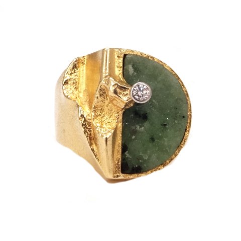 Lapponia Ring aus 18kt Gold mit Zoisit und einem 
Diamanten von etwa 0,05ct. Ringgr. 55