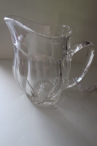 Antique cream jug , Chippendale, from the kastrup Glasværk, denmark
H. about 10cm
In a good condition