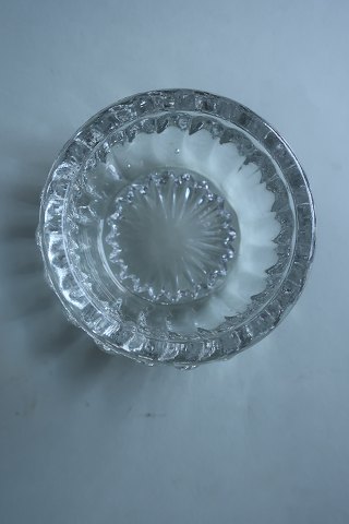 An old salt Vessel made of glass
L: about 5cm
In a good condition