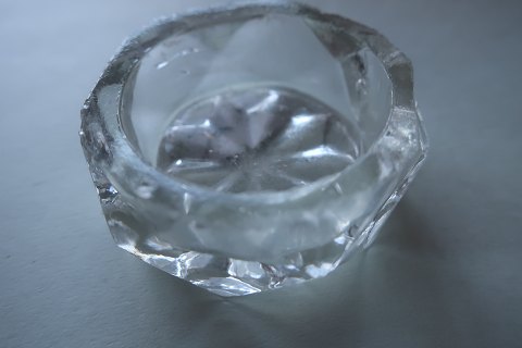 An old salt Vessel made of glass
L: about 4,5cm
In a good condition
