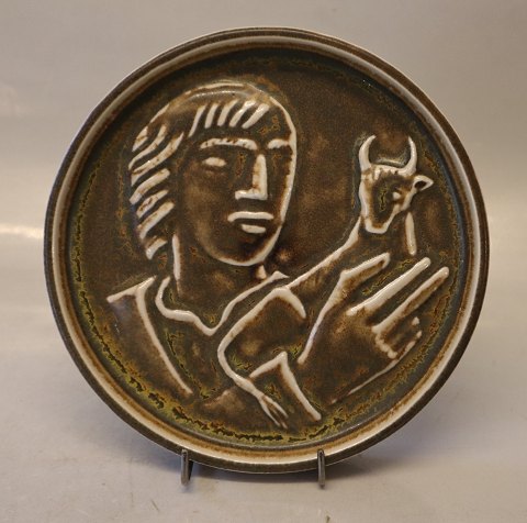21132 RC Bowl with relief "Lukas" 18 cm Jais Nielsen Nov 1951 Royal Copenhagen 
Art Pottery
