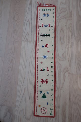 Christmas calendar
Beautiful. old, christmas calendar to hang up small parcels on, - one for each 
day in december, with rings to make it easy to hang up the parcels
Beautiful handmade
H: 90cm, B: 16cm
In good condition
The antique, Danish linen and f