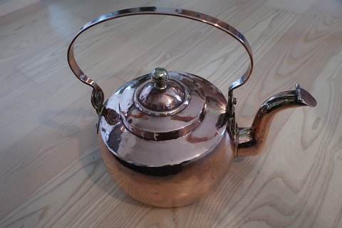 A big copper kettle from the 1800-years
With the stamp
In a good condition, but a little dent