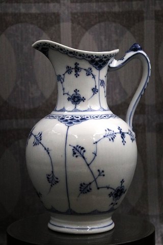 Royal Copenhagen Blue Fluted Half lace chocolate jug with lid. RC# 1/722. 
1898-1923...