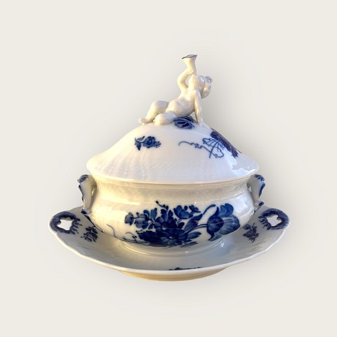 Royal Copenhagen
Curved blue flower
Gravy bowl with putti
#10/ 1653
* DKK 3700