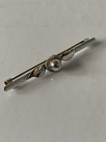 Brooch in Silver
Stamped 830S
Length 5.8 cm