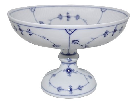 Blue Fluted Plain
Cake bowl on stand from 1923-1928