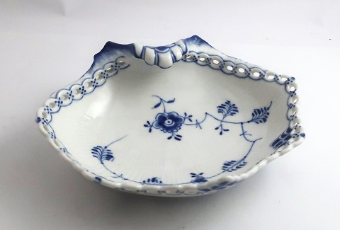 Royal Copenhagen. Blue fluted, full lace. Pickle dish. Model 1074. Width 19 cm. 
(2 quality)r