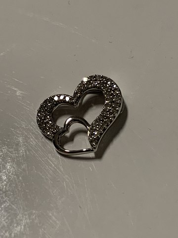 Pendant 14 carat white gold, shaped like a heart
with embedded diamonds.