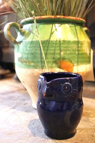 "Lillerod" owl jug in glazed earthenware in fine dark blue glaze. 
Height: 11.5 cm...