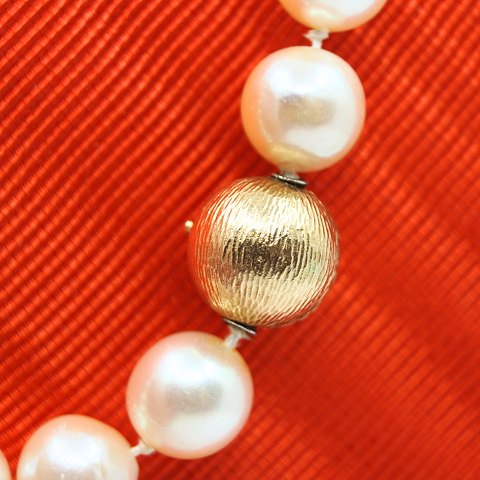 Ole Lynggaard; A pearl necklace with clasp in 14k gold