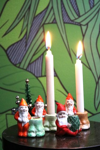 Old Santas with a small Christmas candle in porcelain / biscuit. Click on the 
picture to see all...