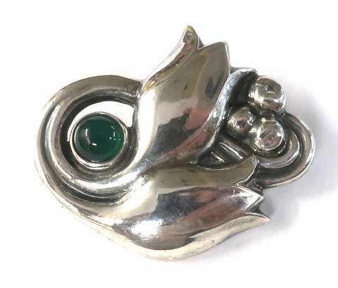 Georg Jensen. Brosche aus Sterlingsilber mit Mondstein. Modell 100C. Breite 45 
mm.