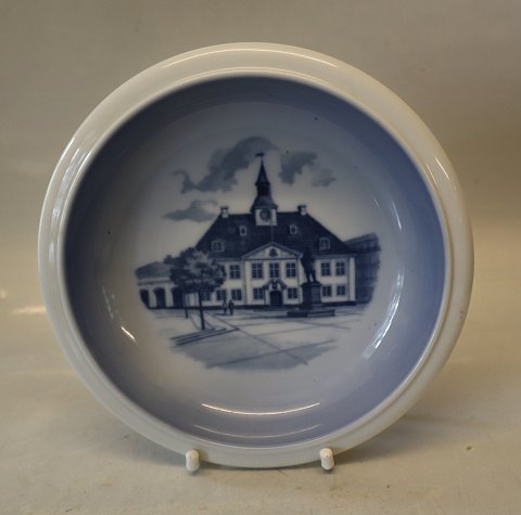 2559 RC Bowl with the Town Hall of Randers 17.5 cm Royal Copenhagen 
