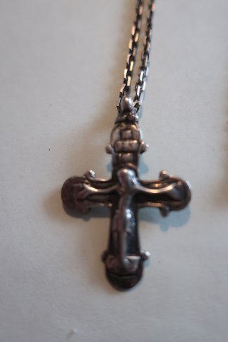 Necklace made of silwer with a beautiful and unusual cross
Closed back as it was made from the silwersmiths by the upper jewellery 
A very good work from the Danish silwersmith 
Stamp chain: 925 JAA (Guld-/sølvsmed Jens Aagaard, Svendborg Denmark)
Sta